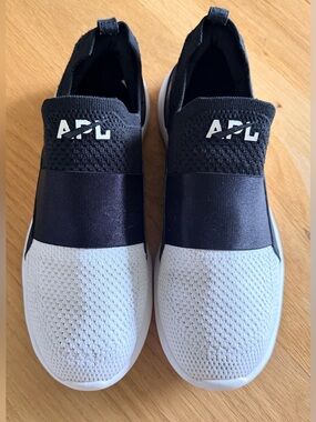 APL‎ Slip-On Knit Sneakers in Black and White Women’s 8.5 Great Condition